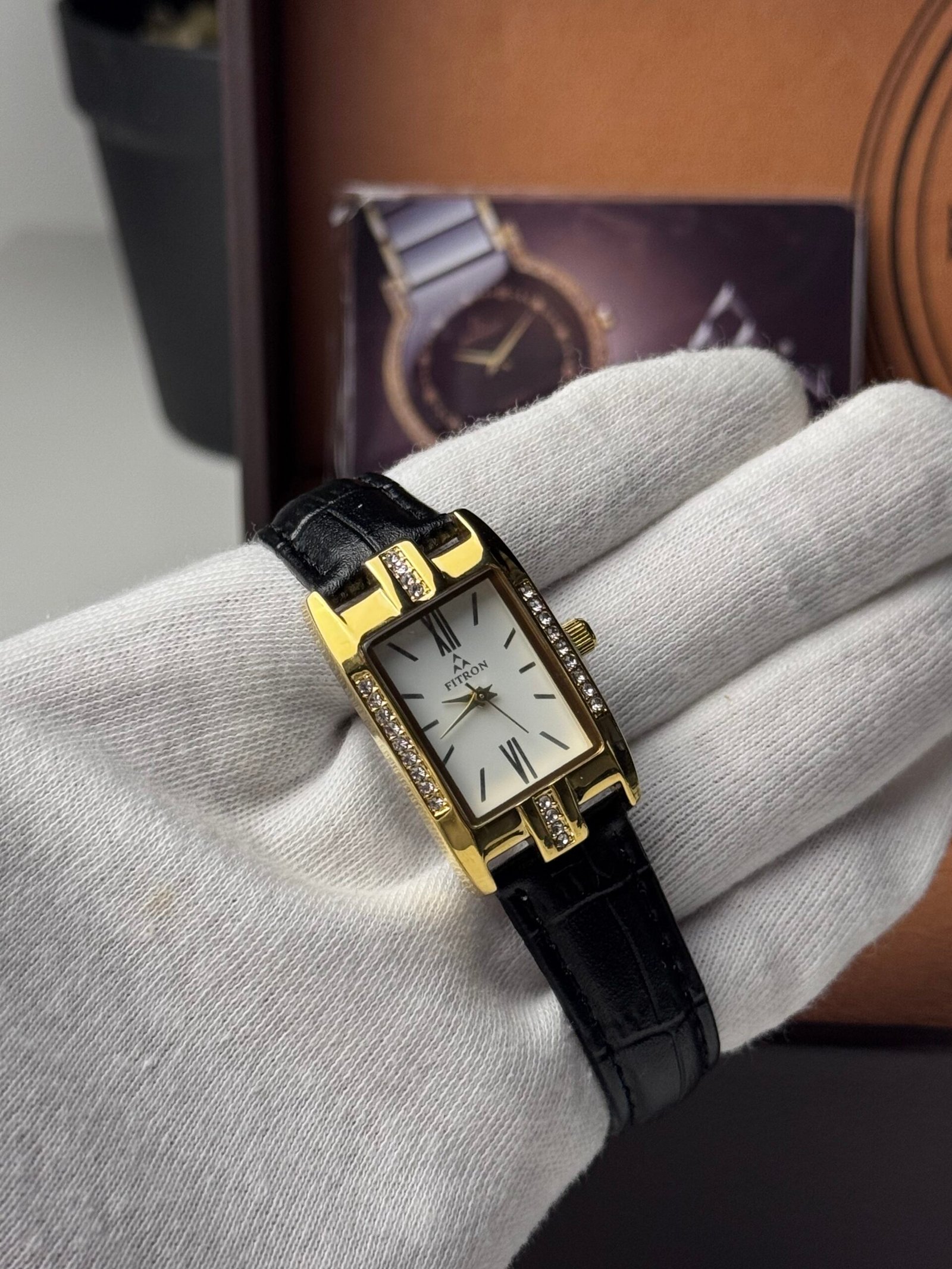 IMG_9251 فيترون جلد ميناء مربع - الصورة 1