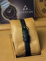 ⁦فيترون جلد ميناء بيضاوي كريستال فضي⁩ - الصورة ⁦3⁩