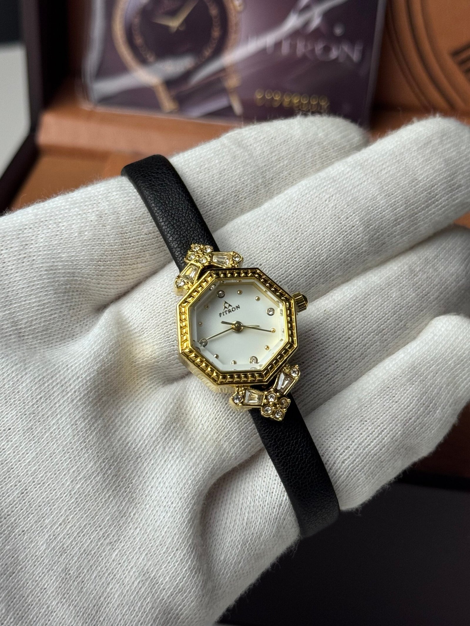 IMG_9260 فيترون جلد ميناء سداسي - الصورة 1