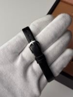 ⁦فيترون جلد اسود كريستال فضي⁩ - الصورة ⁦2⁩